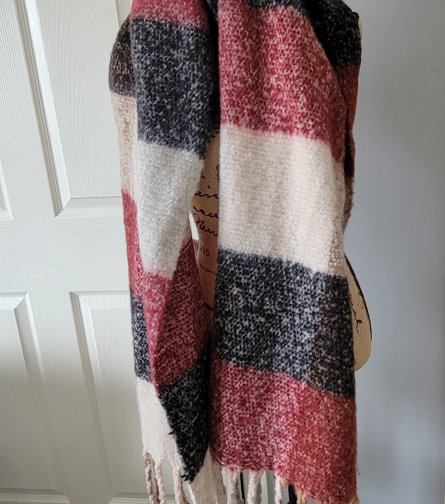 NEW NICOLE'S BOUTIQUE COZY OBLONG SCARF 100% ACRYLIC NWT